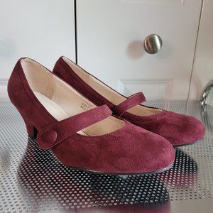 Vintage inspired, 1940's style Mary Janes.